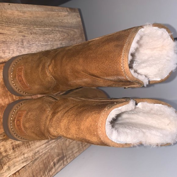 uggs with side zipper - Picture 6 of 7